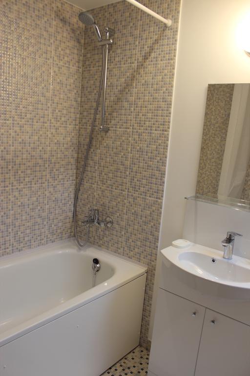 Three-Bedroom Apartment On Peldu 19 リガ エクステリア 写真